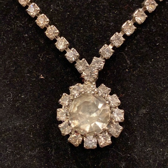 Beautiful Vintage Silver Tone Rhinestone Necklace - Picture 3 of 7